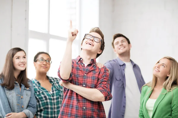 Student jongen op school — Stockfoto