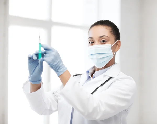 African doctor holding syringe with injection — Stock Photo, Image