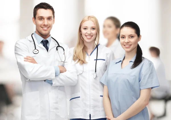 Equipe jovem ou grupo de médicos — Fotografia de Stock