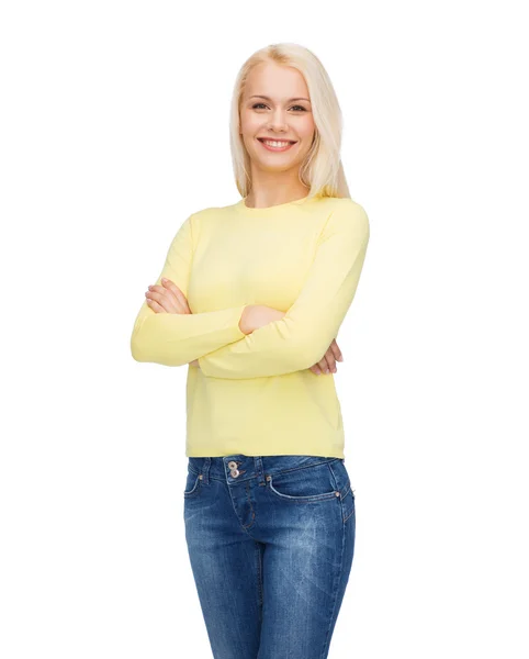 Menina sorridente em roupas casuais — Fotografia de Stock