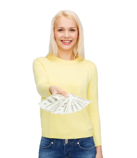 Lächelndes Mädchen mit Dollar-Bargeld — Stockfoto