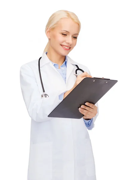 Smiling female doctor with clipboard Royalty Free Stock Photos