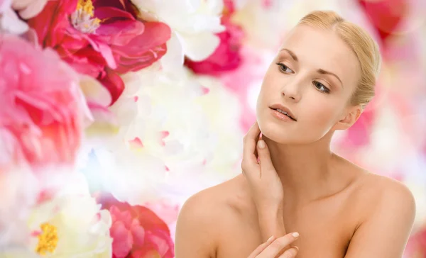 Beautiful woman touching her face skin — Stock Photo, Image