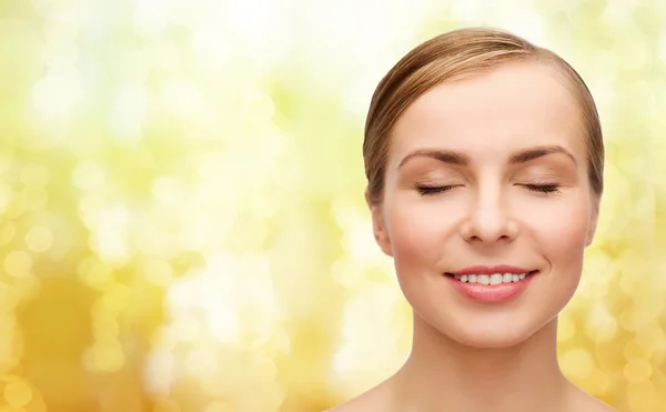 Face of beautiful woman with closed eyes — Stock Photo, Image