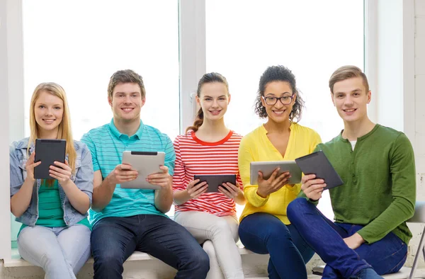 Smiling students with tablet pc computer — Stock Photo, Image