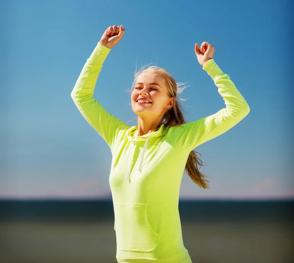 Vrouw loper vieren overwinning — Stockfoto