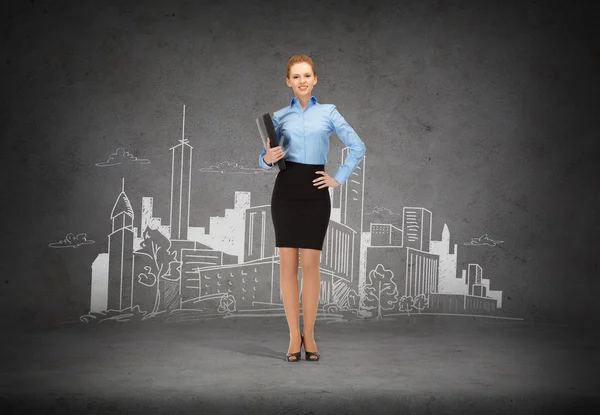 Smiling businesswoman with folder — Stock Photo, Image