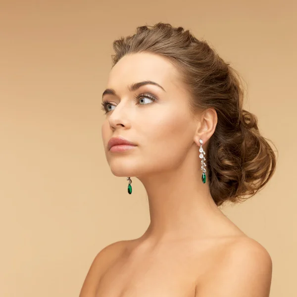 Woman with diamond and emerald earrings — Stock Photo, Image