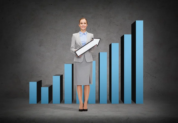 Smiling businesswoman with direction arrow sign — Stock Photo, Image