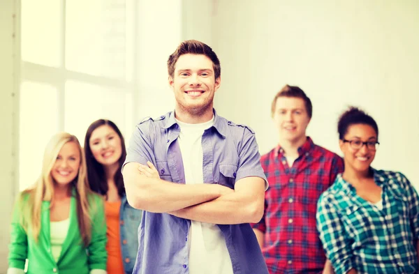 Studente ragazzo a scuola — Foto Stock