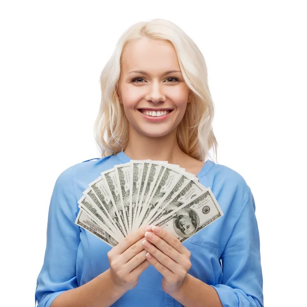 Chica sonriente con dinero en efectivo en dólares —  Fotos de Stock