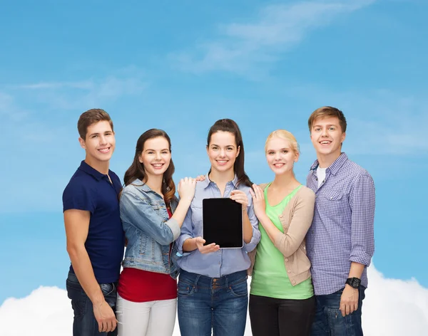 Schüler zeigen leeren Tablet-PC-Bildschirm — Stockfoto