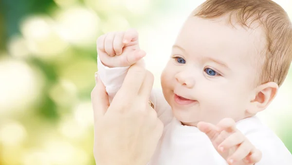 Schattige babyjongen — Stockfoto