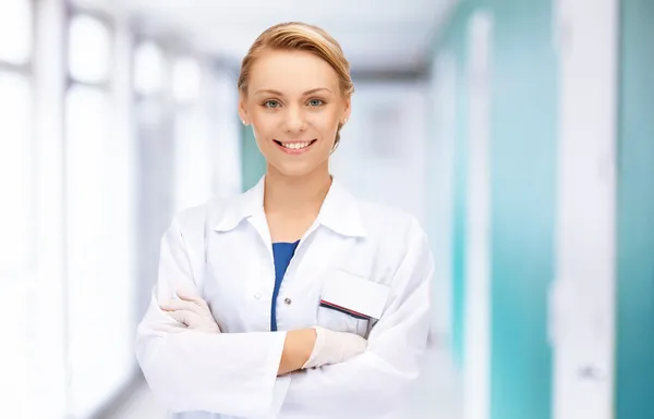 Attractive female doctor in hospital — Stock Photo, Image