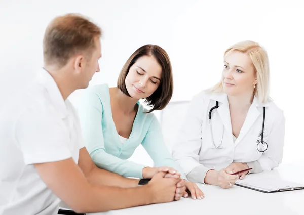 Doctor with patients in cabinet — Stock Photo, Image