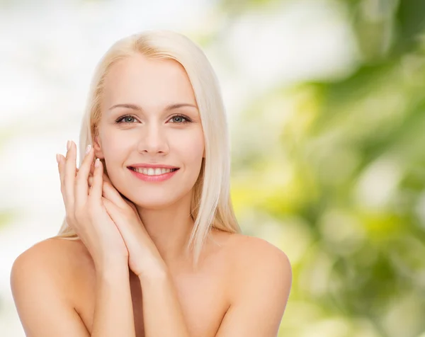 Faccia e mani di donna felice — Foto Stock