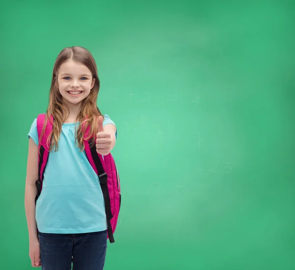 Χαμογελαστό κορίτσι με τη σχολική τσάντα εμφανίζονται αντίχειρες — Φωτογραφία Αρχείου