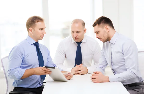 Business team working with tablet pc in office — Stock Photo, Image