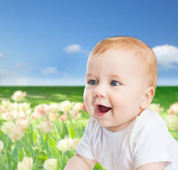 Lachende kleine baby — Stockfoto