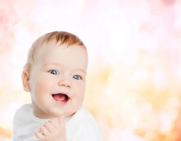 Piccolo bambino sorridente — Foto Stock