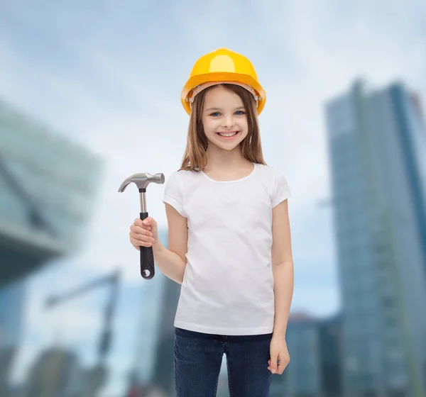 Sorridente bambina in casco protettivo — Foto Stock