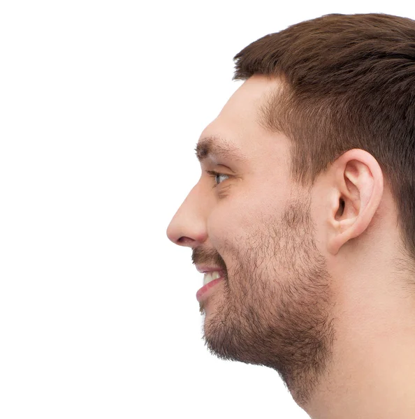 Retrato de perfil del joven guapo sonriente —  Fotos de Stock