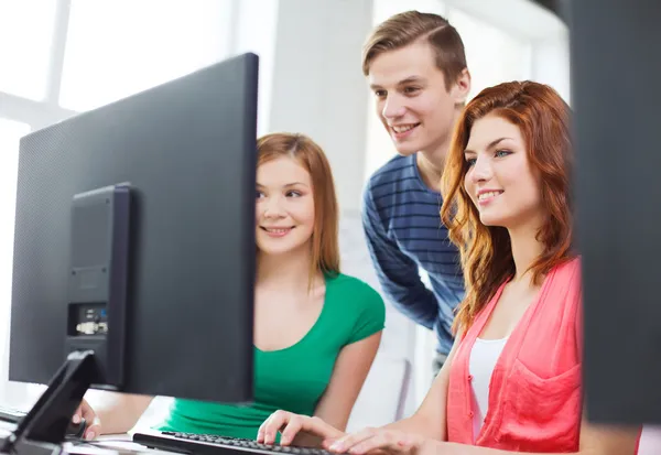 Group of smiling students having discussion — Stock Photo, Image
