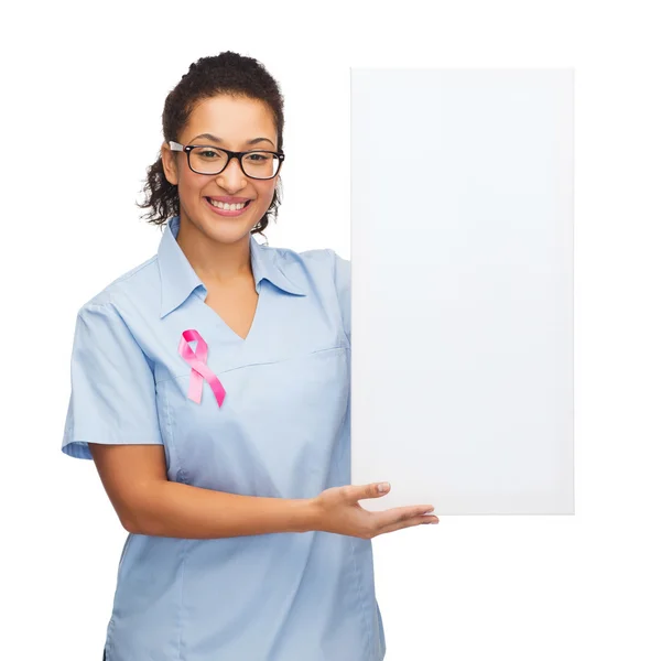 Female doctor or nurse with white blank board — Stock Photo, Image