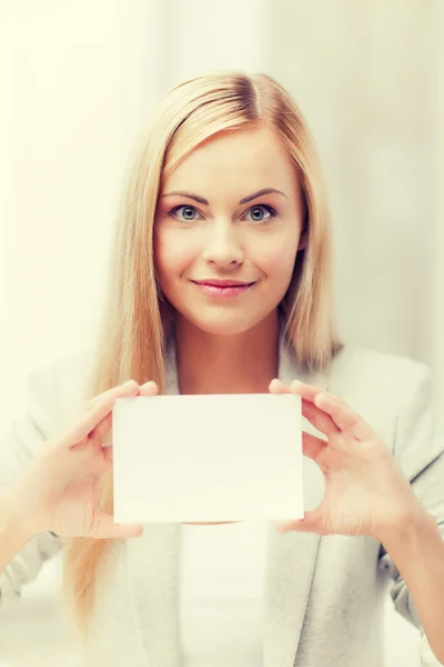 Woman with blank business or name card — Stock Photo, Image