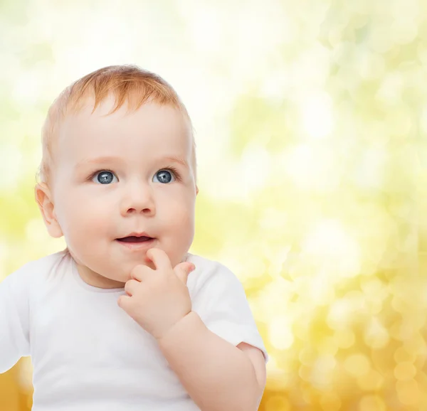 Lachende kleine baby — Stockfoto