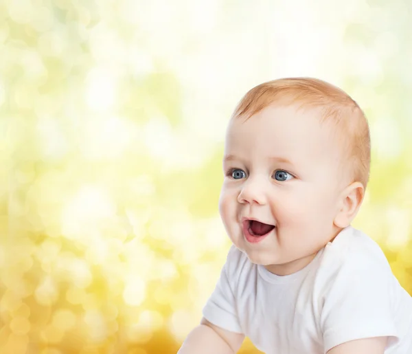 Sonriente pequeño bebé — Foto de Stock