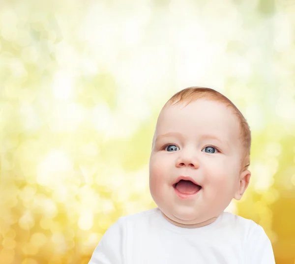 Lächelndes kleines Baby — Stockfoto