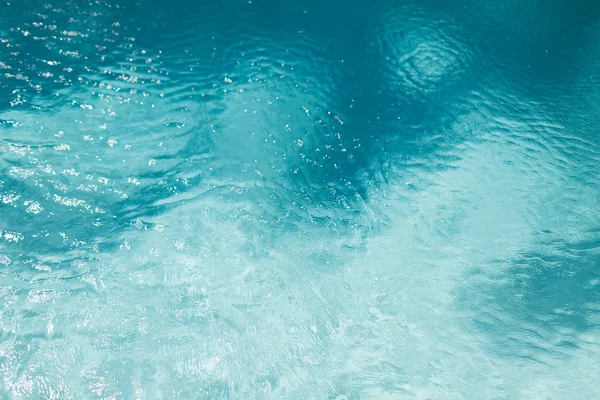 Agua en la piscina, el mar o el océano — Foto de Stock