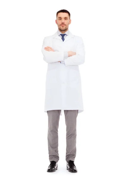 Medico maschio in cappotto bianco — Foto Stock