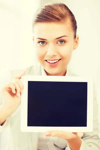 Zakenvrouw met tablet pc in office — Stockfoto