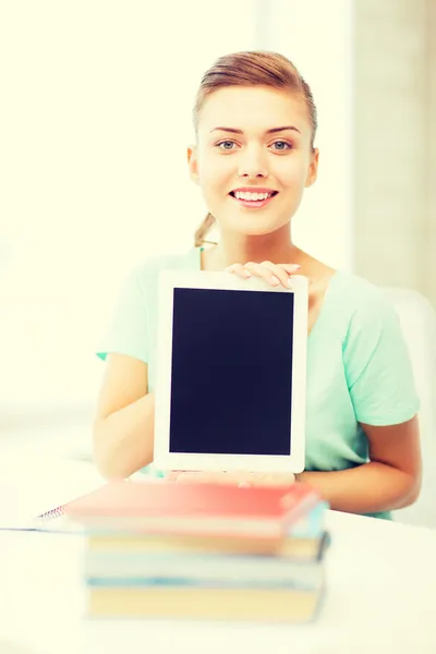 Studentessa sorridente con tablet pc — Foto Stock