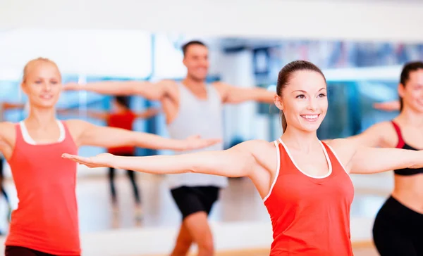 Group of smiling people exercising in the gym Royalty Free Stock Photos