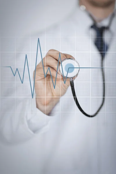 Arzthand mit Stethoskop hört Herzschlag — Stockfoto
