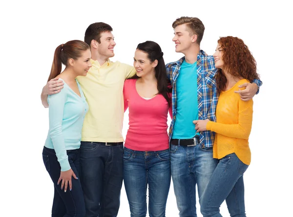 Grupo de adolescentes sonrientes —  Fotos de Stock