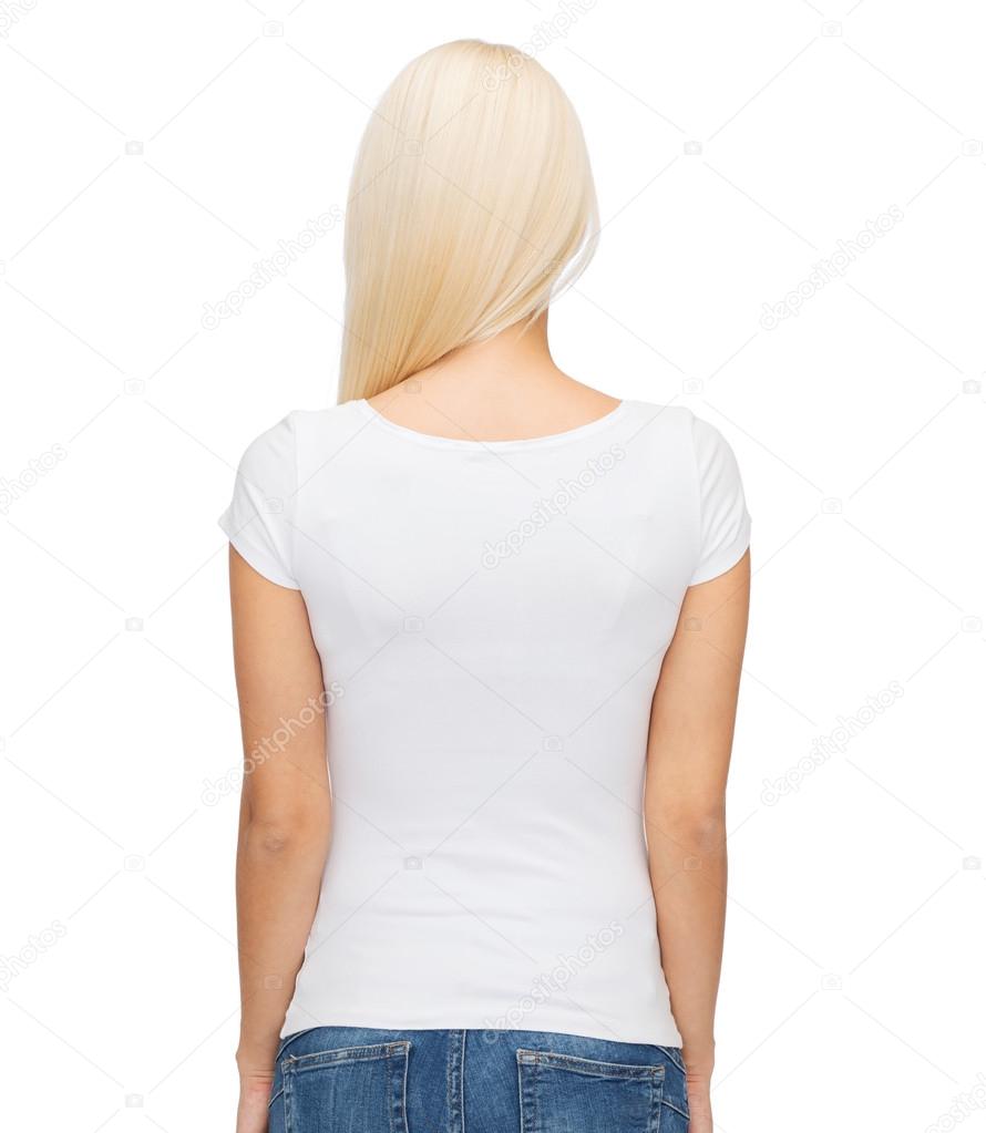 camiseta blanca atras