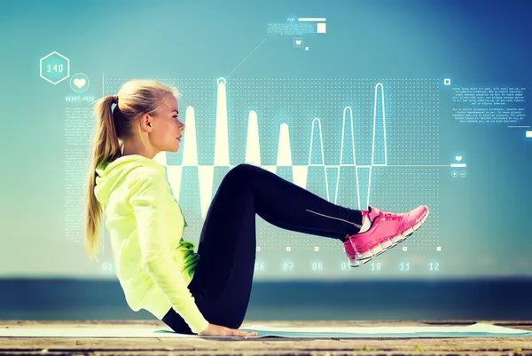 Woman doing sports outdoors — Stock Photo, Image