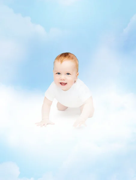 Rastejando sorrindo bebê olhando para cima — Fotografia de Stock