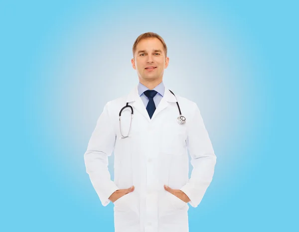 Smiling male doctor with stethoscope — Stock Photo, Image