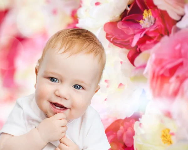 Lächelndes kleines Baby — Stockfoto