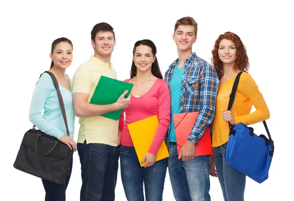 Gruppo di adolescenti sorridenti — Foto Stock