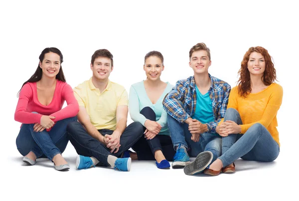 Group of smiling teenagers — Stock Photo, Image