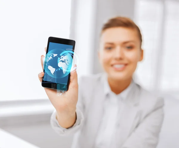 Närbild av affärskvinna med smartphone — Stockfoto