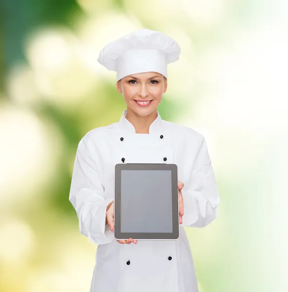 Chef femenino sonriente con pantalla en blanco tablet pc — Foto de Stock