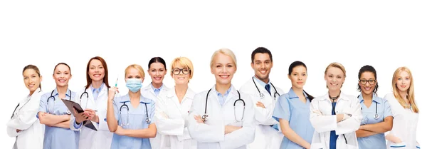 Equipa ou grupo de médicos e enfermeiros — Fotografia de Stock
