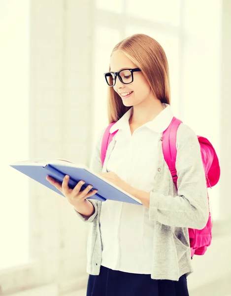 Girl reading book at school — Stock Photo, Image